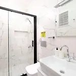 Roombnb מלון דירות 3*
