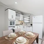 מלון דירות Roombnb 3*