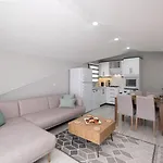 Roombnb מלון דירות 3*