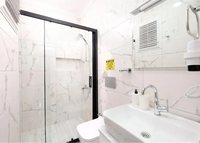 Roombnb Апарт-отель 3*