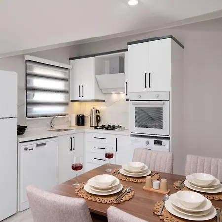 Roombnb Aparthotel 3*